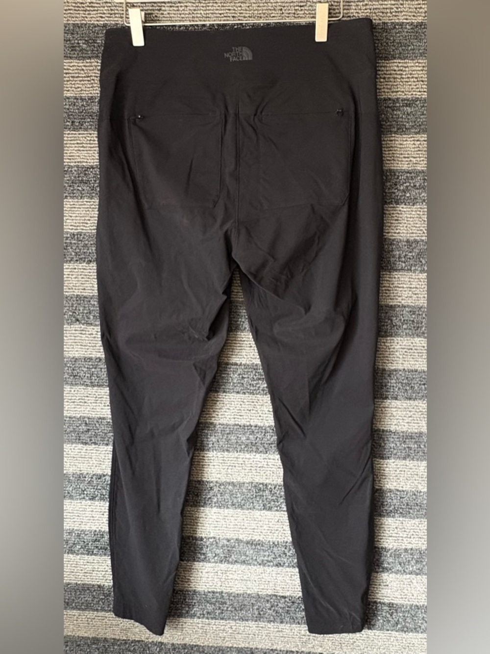 The North Face Women's Paramount Black Hybrid High Rise Tights Large EUC - Picture 6 of 9
